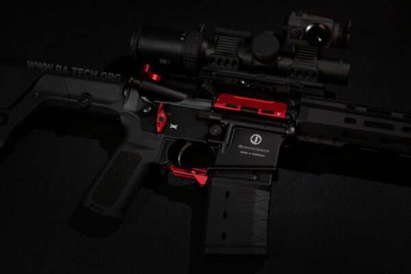 Schmeisser AR15 DMR (schwarz) - Strike Industries Red Edition